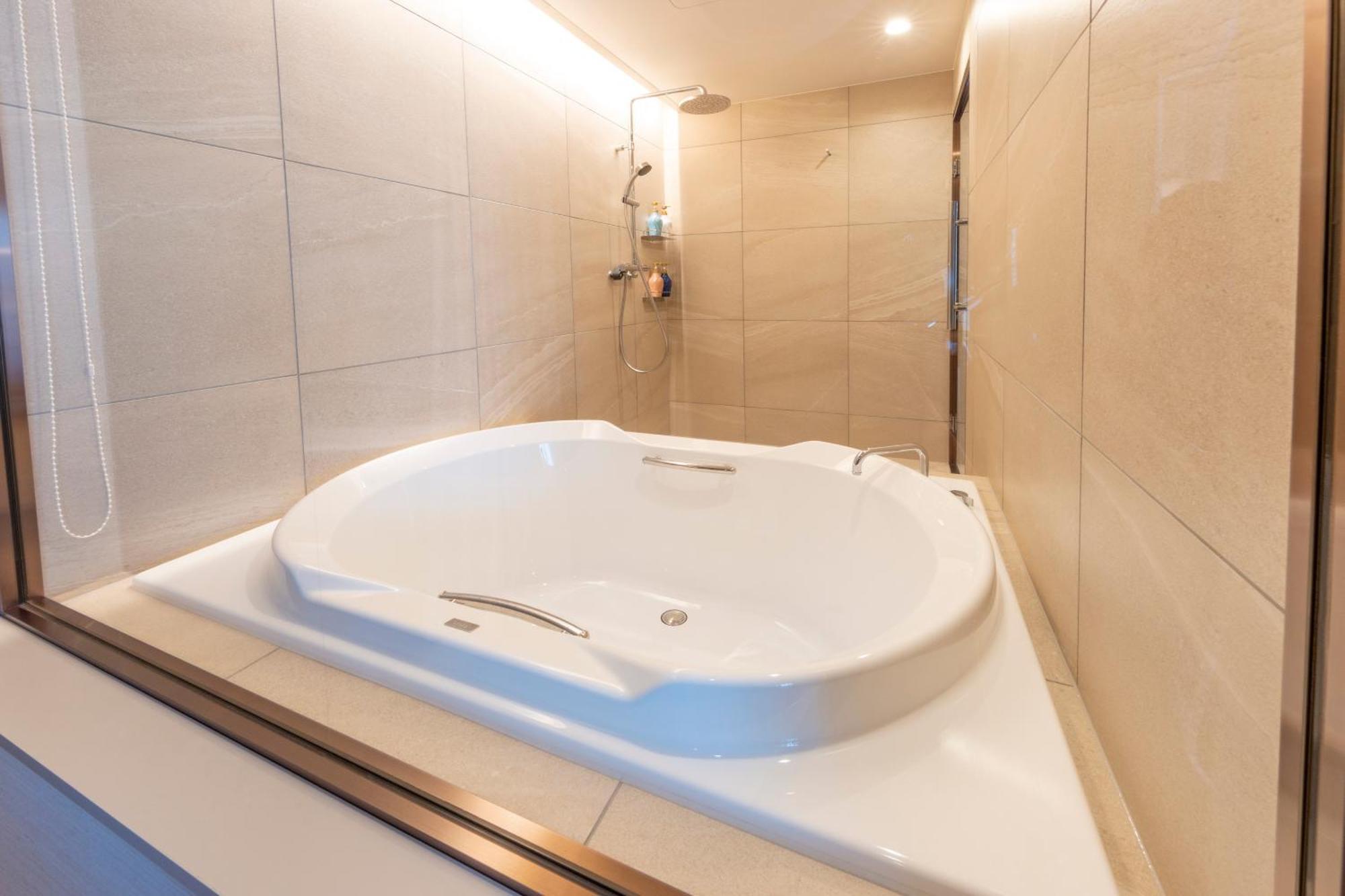 Hotel Springs Makuhari Premier Chiba Exterior photo