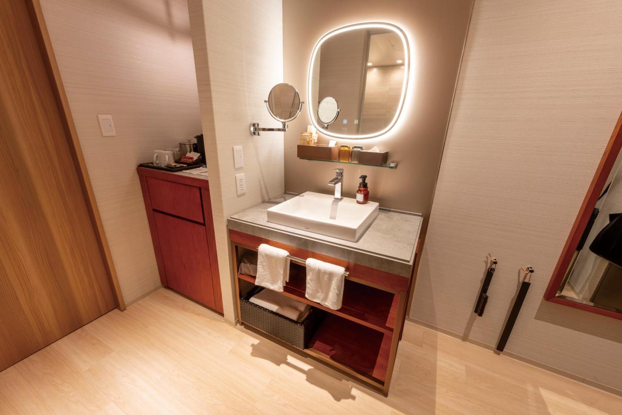 Hotel Springs Makuhari Premier Chiba Exterior photo